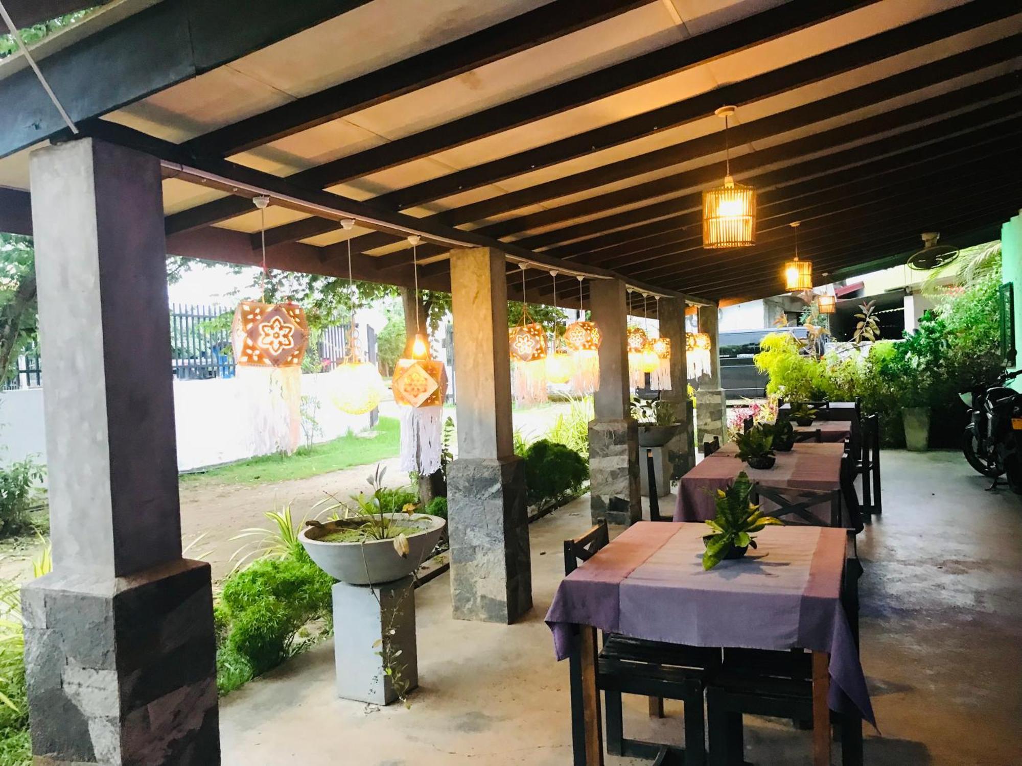 Manel Guest House 폴로나루와 외부 사진