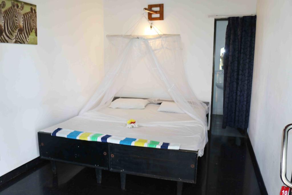 Manel Guest House 폴로나루와 외부 사진